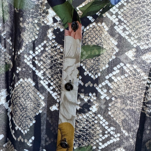 CAbi Snake Charmer Floral Button Down Blouse size S - Picture 11 of 11